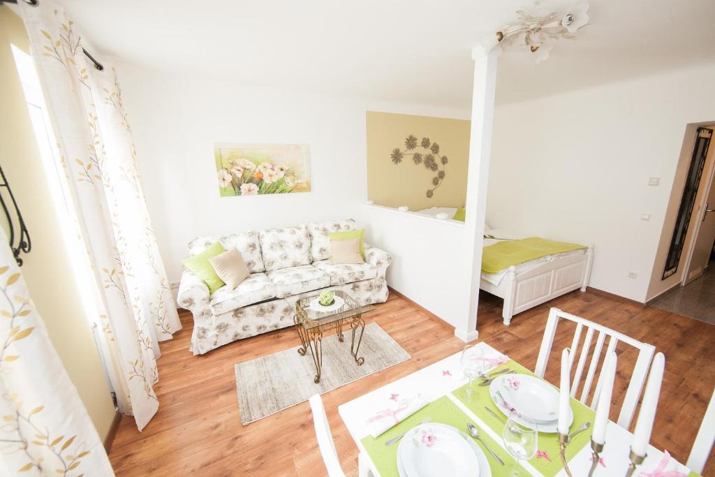 Traditional Apartments Vienna Tav - Entire Exterior photo
